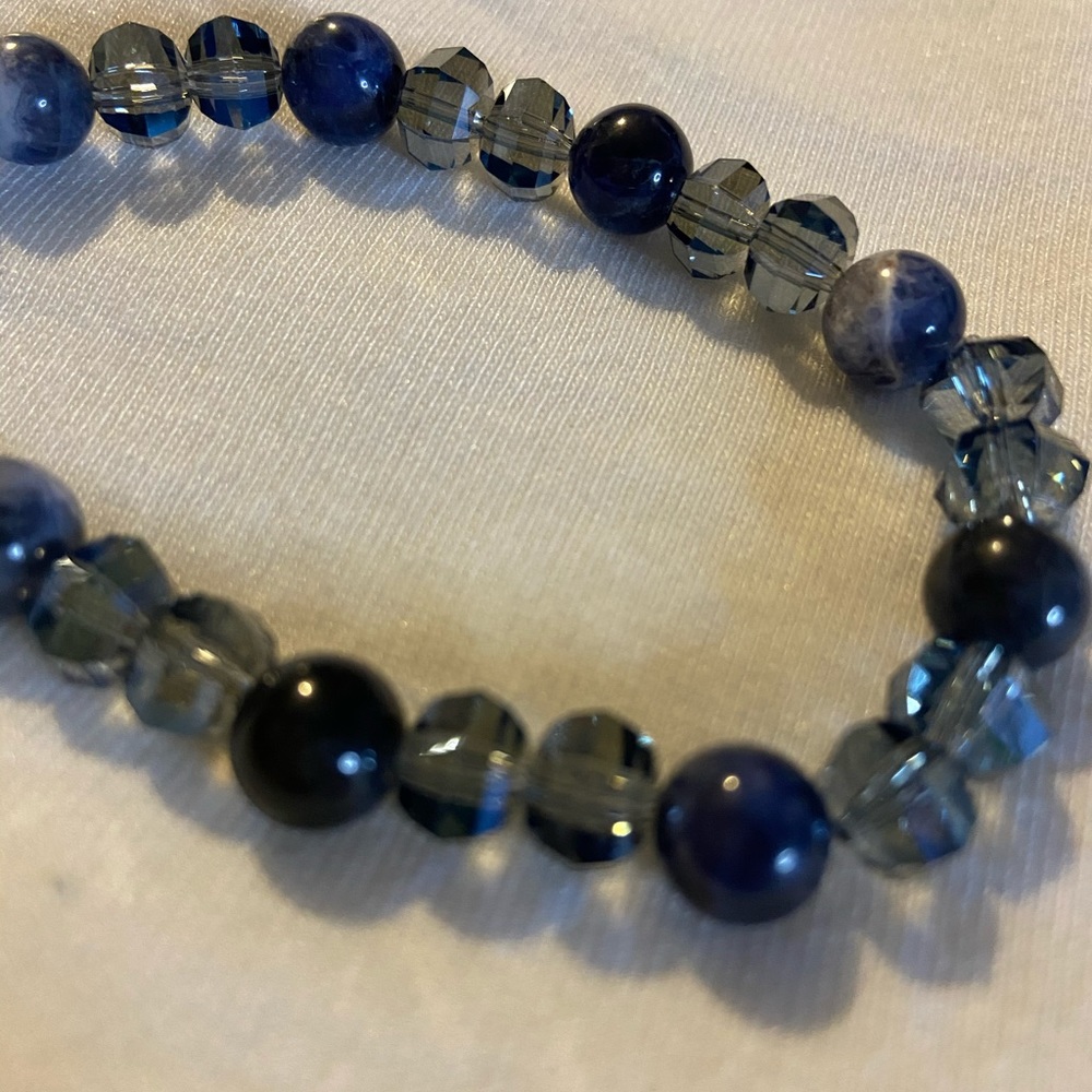 Sodalite and blue glass beads stretch bracelet